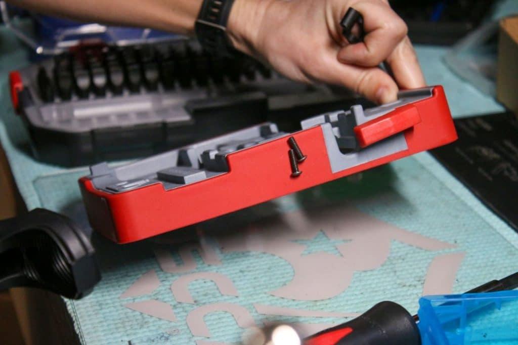 The magnetic side of the bench block keeps screws from falling to the floor