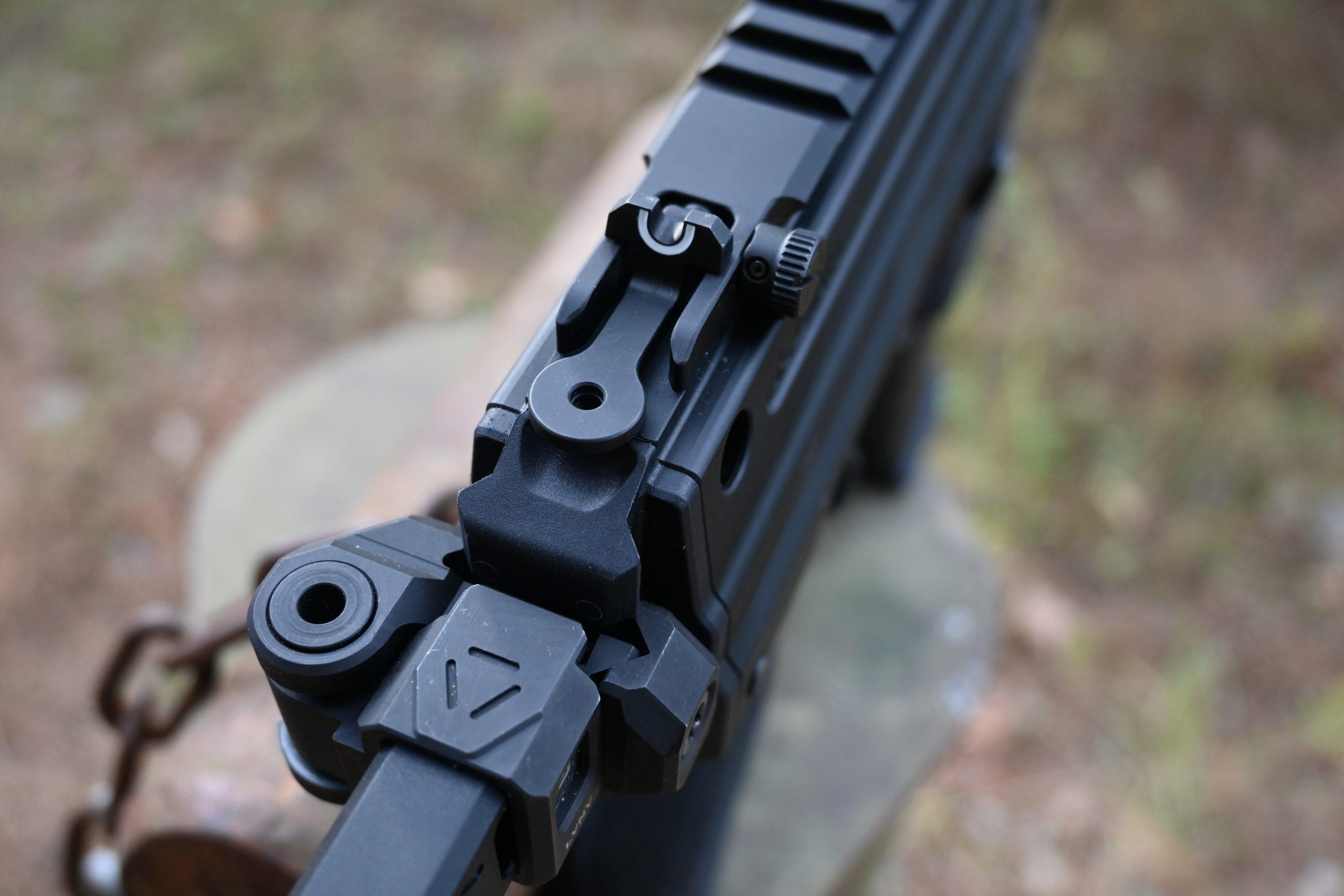 Folded, the sights offer traditional pistol-style configuration with a white U-notch rear.